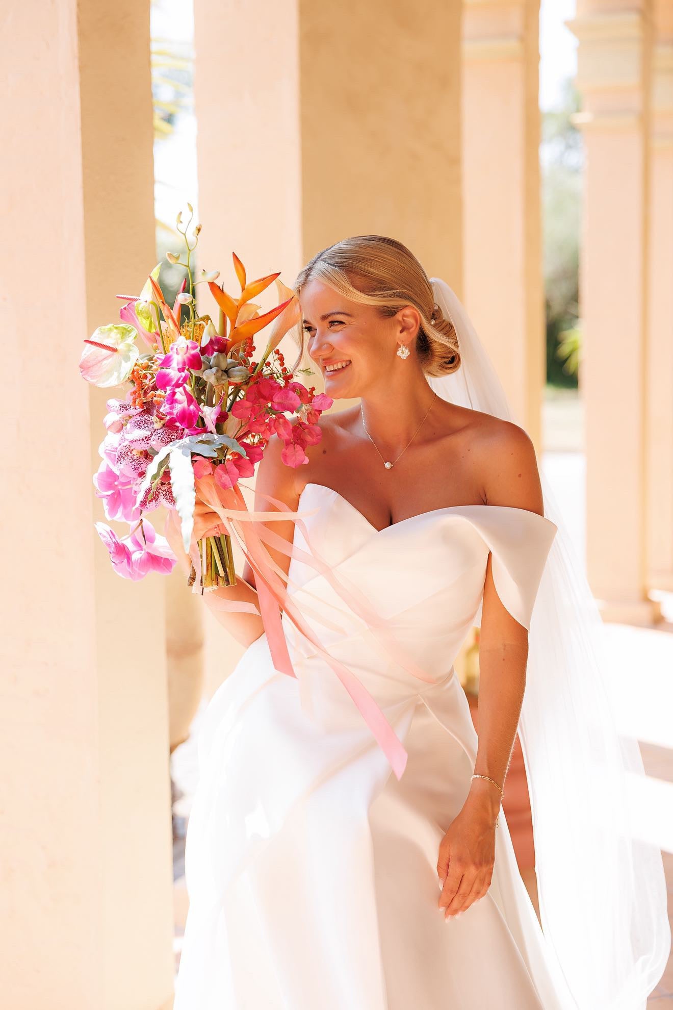 Förgyllda silversmycken med pärla