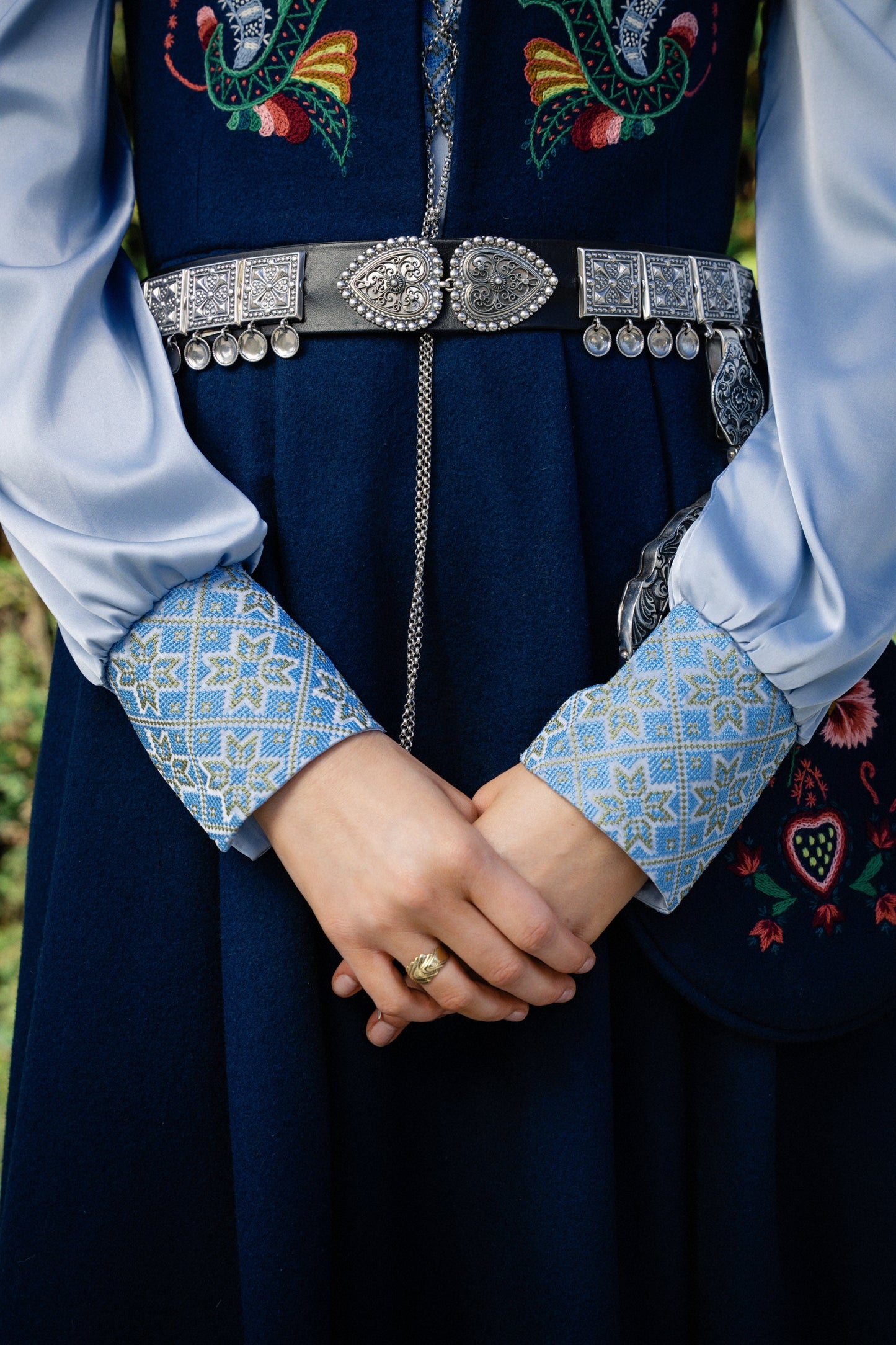 Drömblusen ljusblå siden