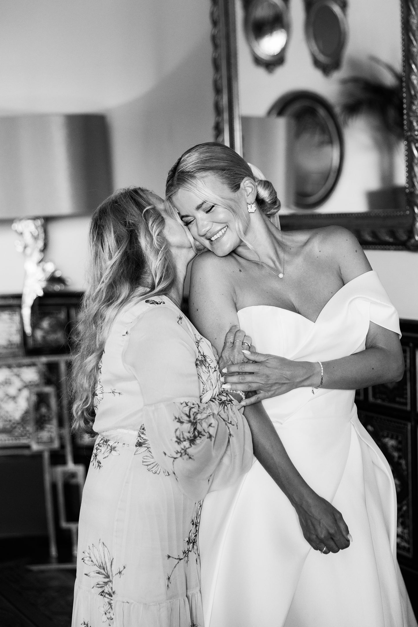 Örhängen i förgyllt silver med sötvattenspärlor